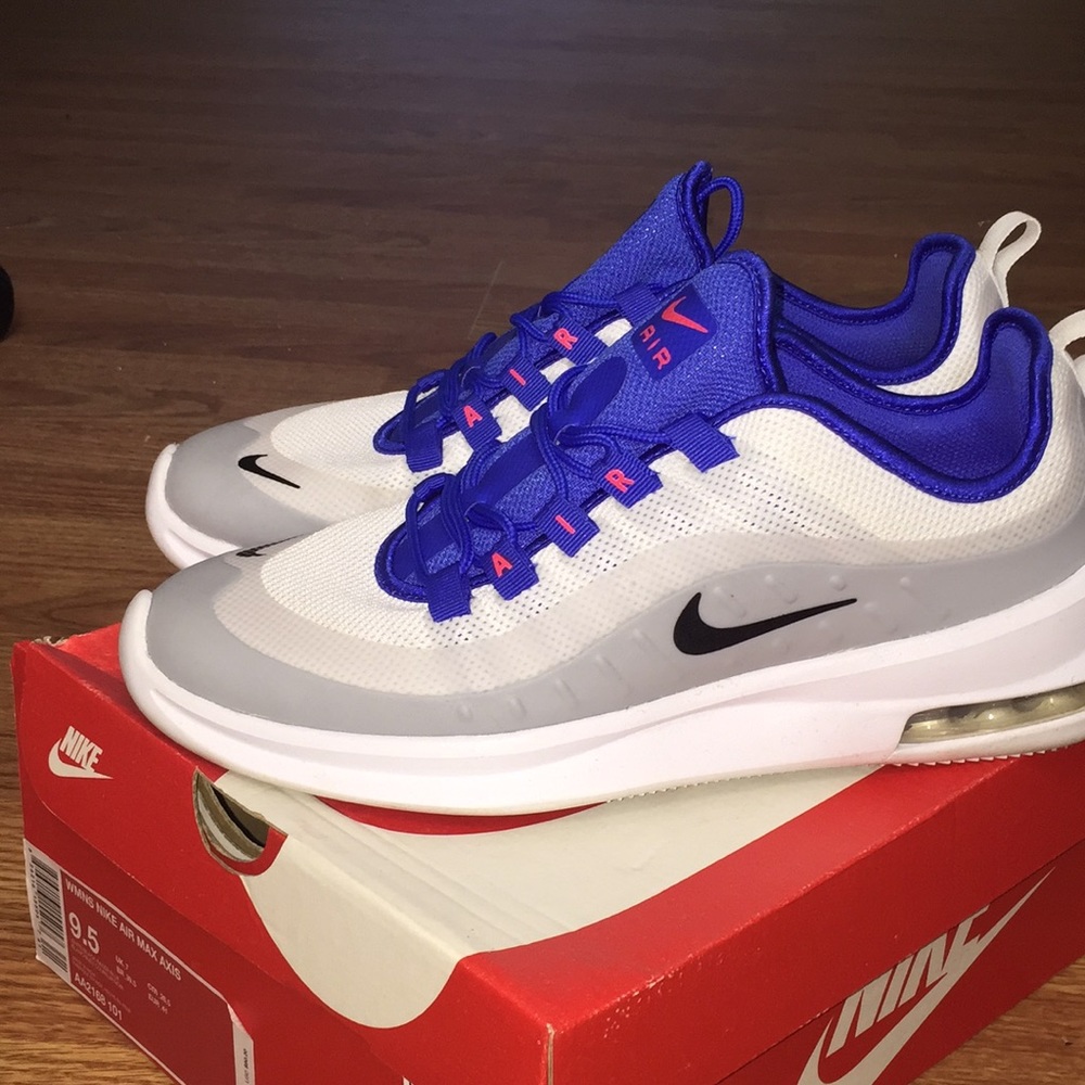 NIKE Air Max AXIS